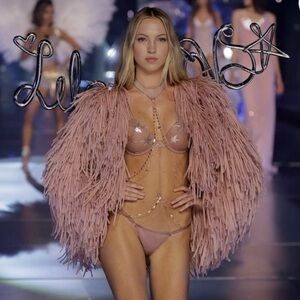 🤩 Stardust Embroidery Push-Up Bra Very Sexy Collection Victoria Secret 34A NWT